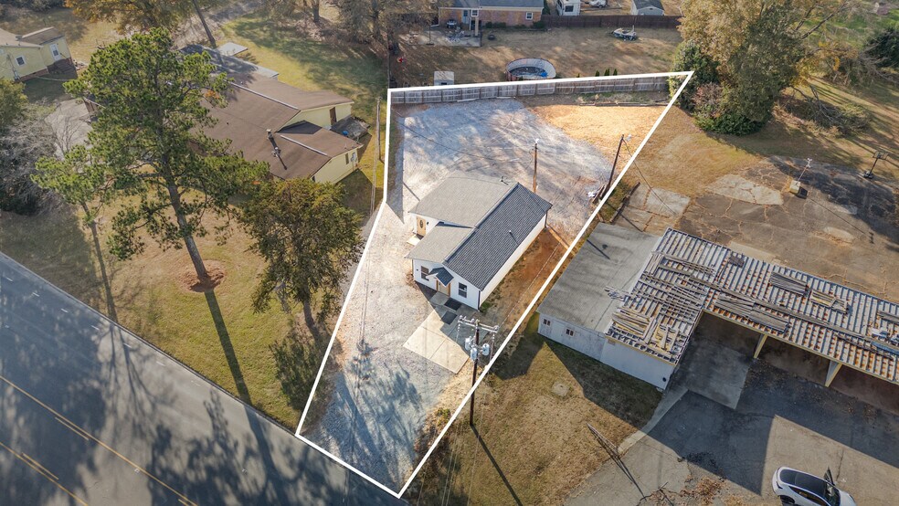 311 Beatty Dr, Belmont, NC à vendre - Photo de l’immeuble – Image 2 sur 9