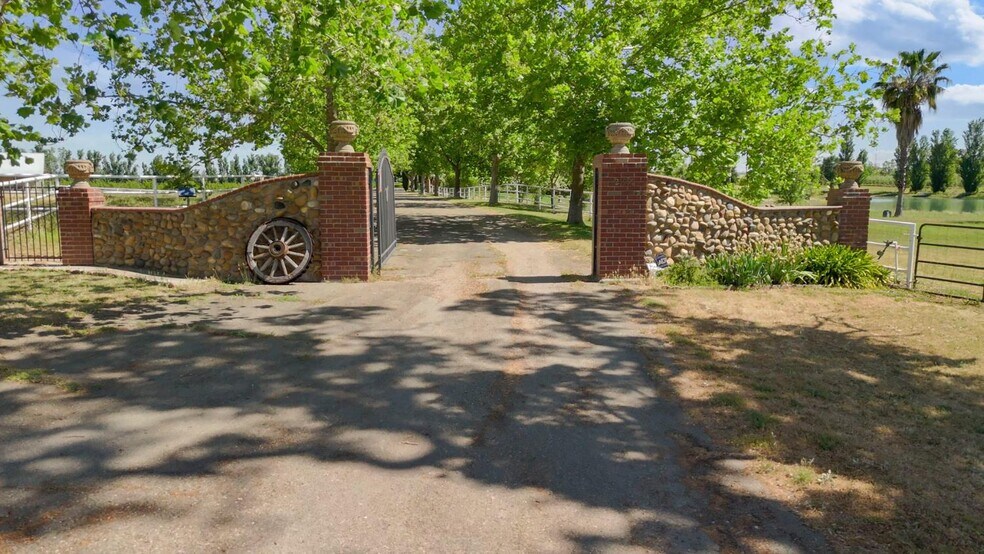 24999 N McIntire Rd, Clements, CA à vendre - Photo de l’immeuble – Image 2 sur 10