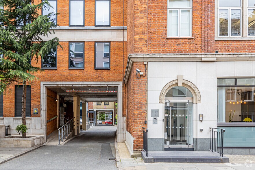 21-27 Lambs Conduit St, Londres à louer - Photo de l’immeuble – Image 3 sur 4