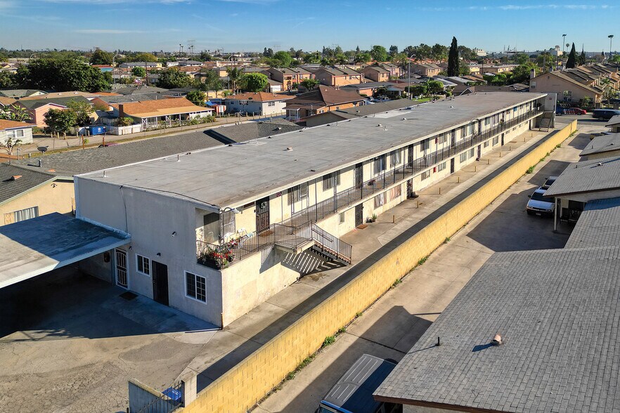5027 Clara St, Cudahy, CA à vendre - Photo de l’immeuble – Image 3 sur 11