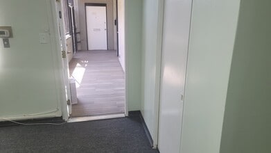 14401 Gilmore St, Van Nuys, CA à louer Photo intérieure– Image 1 sur 3