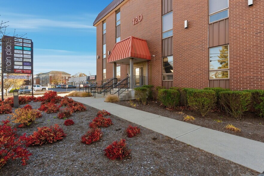 120 N Main St, Attleboro, MA à vendre - Photo de l’immeuble – Image 2 sur 17