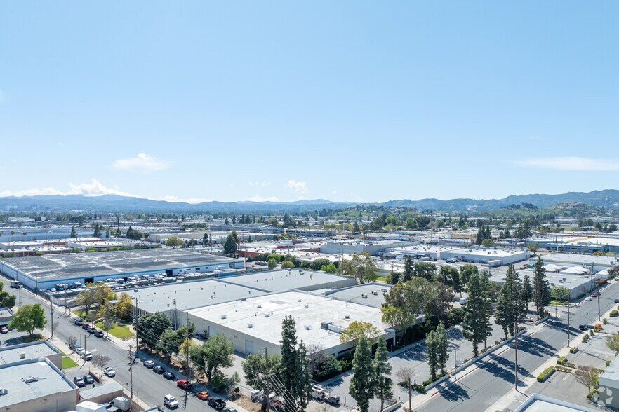 20720 Superior St, Chatsworth, CA à louer - Photo de l’immeuble – Image 3 sur 5