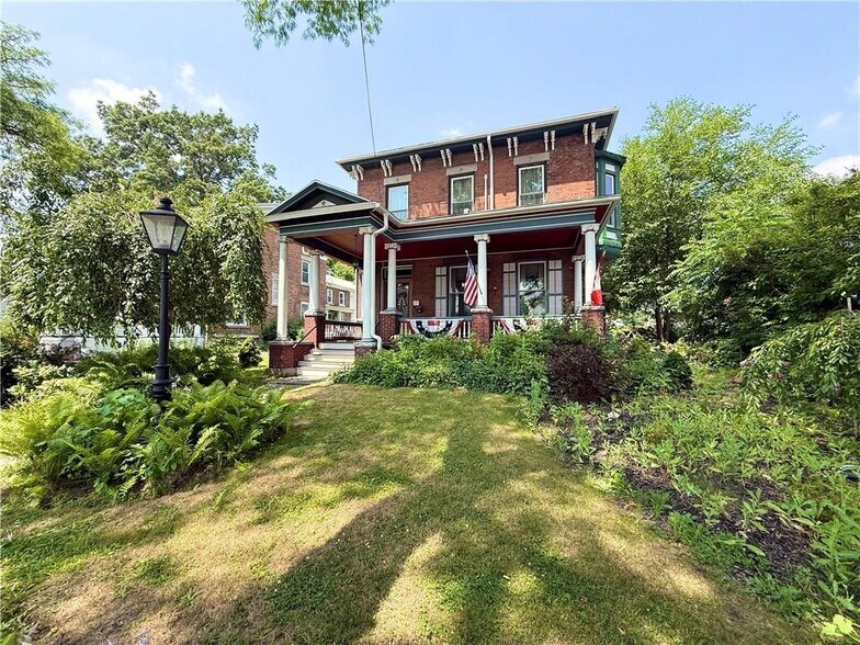 36 W Main St, Waterloo, NY à vendre - Photo de l’immeuble – Image 2 sur 9