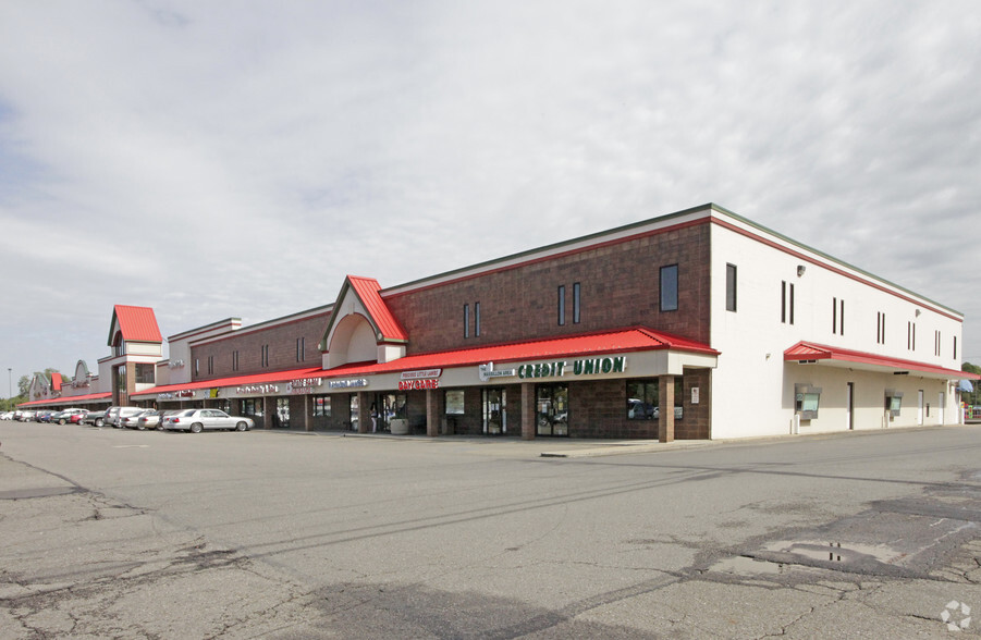 2040 Wales Ave NW, Massillon, OH à louer - Photo principale – Image 2 sur 6