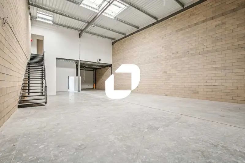 Local d’activités dans Aulnay-sous-Bois à louer Photo de l’immeuble– Image 1 sur 2