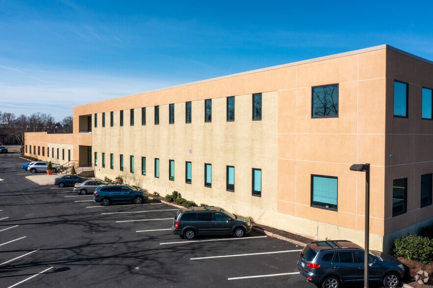 135 Engineers Rd, Hauppauge, NY à louer - Photo principale – Image 1 sur 14