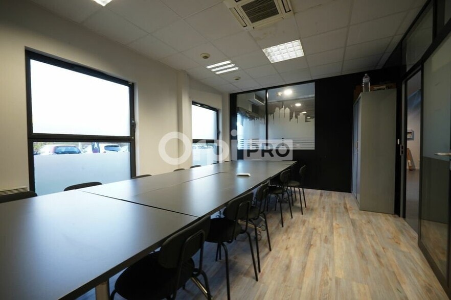 2871 Avenue De L'Europe, Rillieux-la-Pape à louer - Photo de l’immeuble – Image 2 sur 11