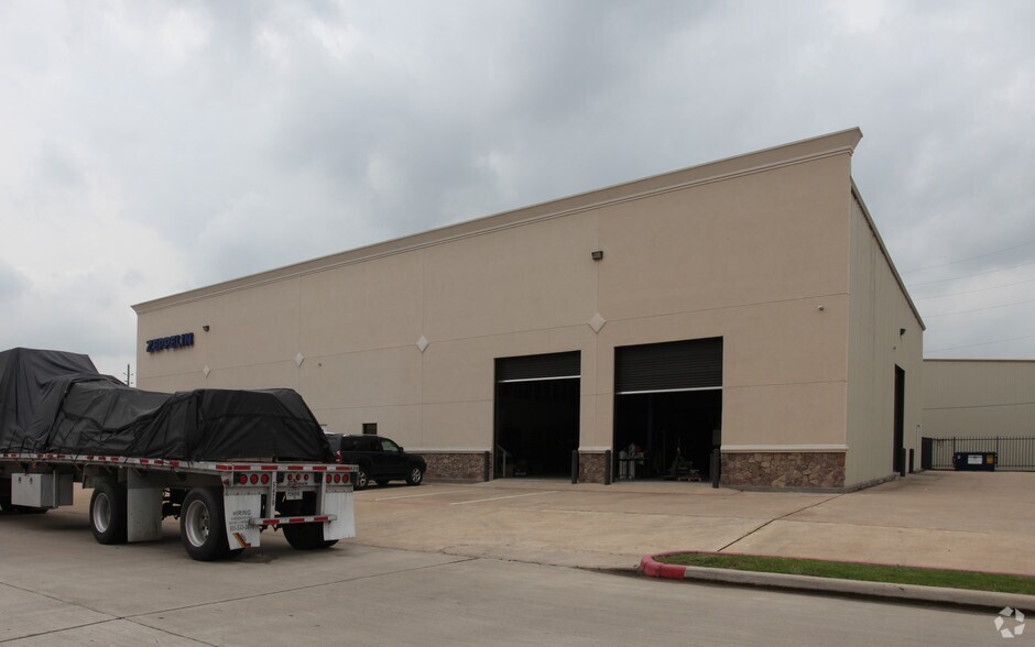 11050 W Little York Rd, Houston, TX à louer - Photo de l’immeuble – Image 2 sur 2