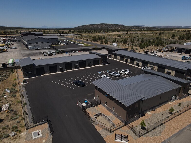 SW Layton Ct, Prineville, OR à louer - Photo principale – Image 1 sur 11