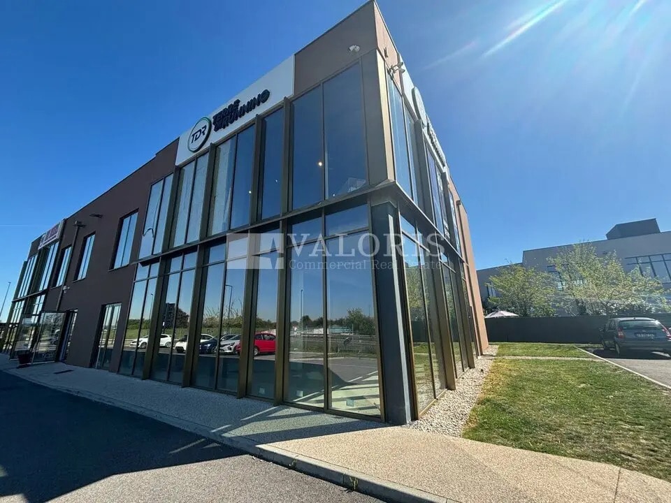 Local commercial dans Meyzieu à louer Photo principale– Image 1 sur 15