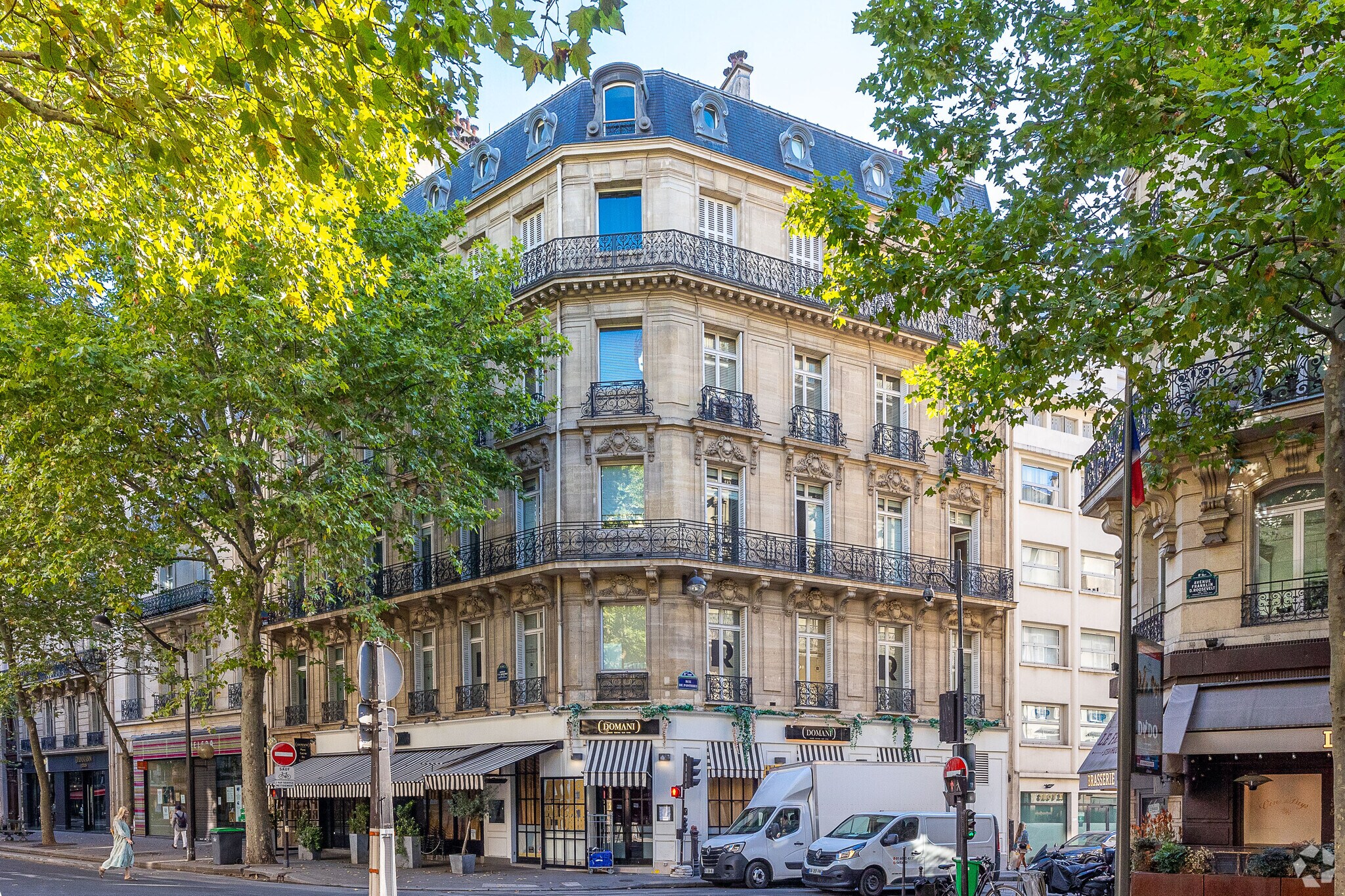 8 Avenue Franklin D. Roosevelt, Paris à louer Photo de l’immeuble– Image 1 sur 4