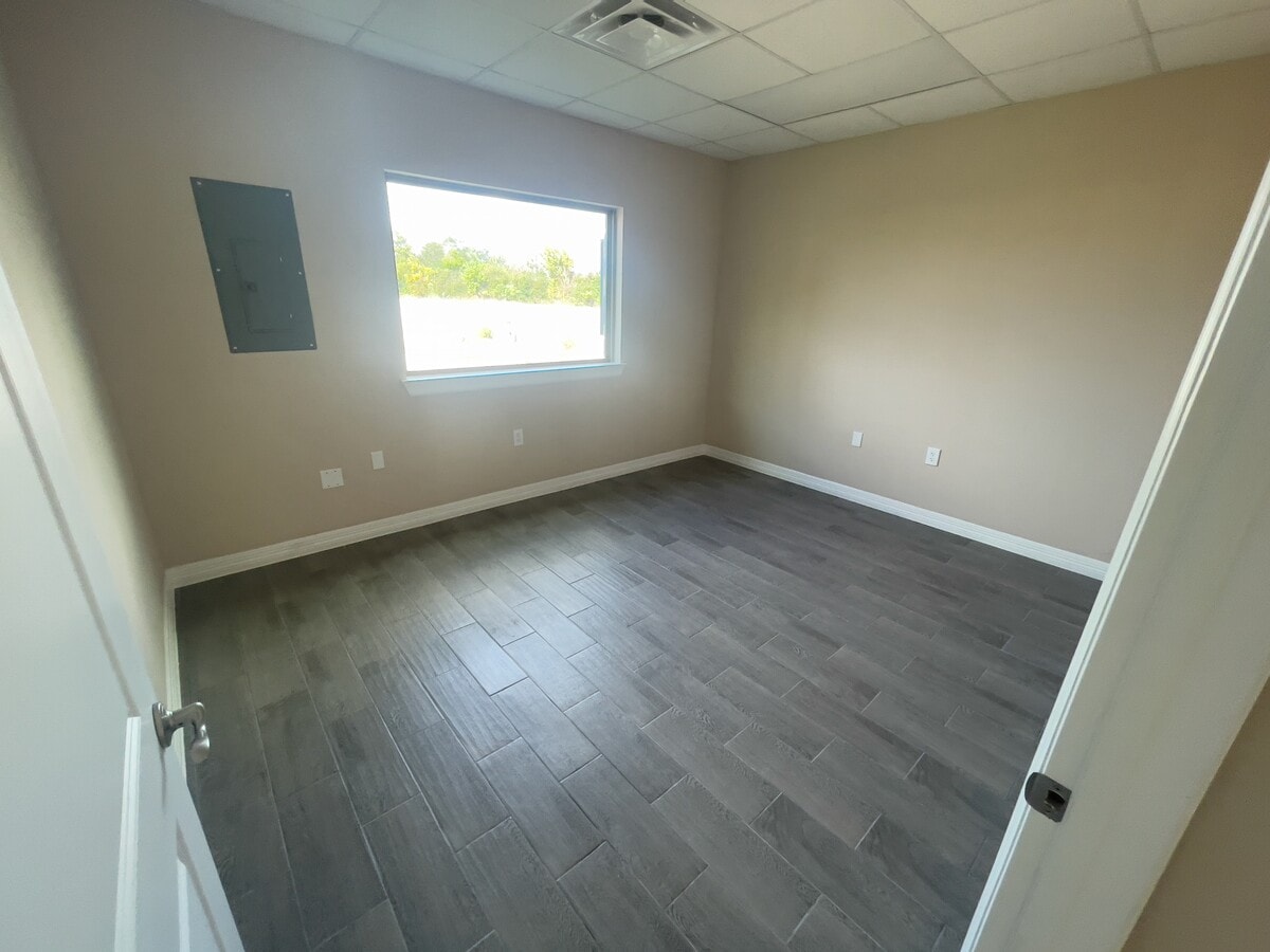 16310 State Highway 249, Houston, TX 77064 - Lot 1403 - - Photo intérieure - Image 1 of 9