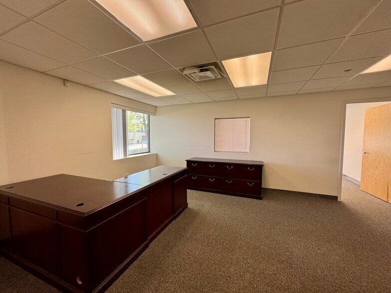 1320 Lincoln Ave, Holbrook, NY à louer - Photo intérieure – Image 2 sur 28