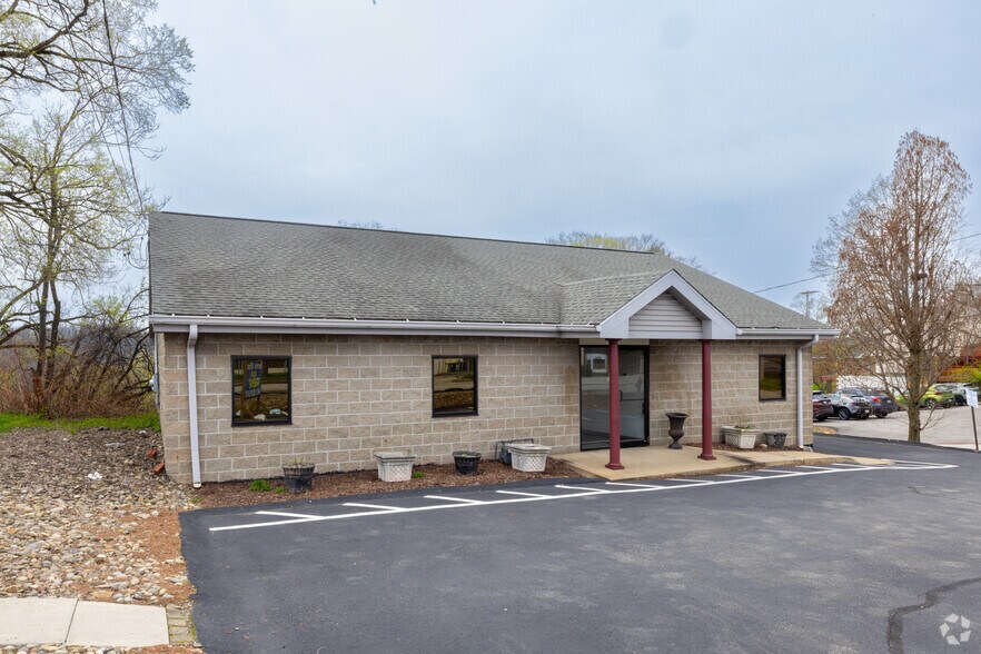 1116 Lincoln Hwy, North Versailles, PA à louer - Photo principale – Image 1 sur 1