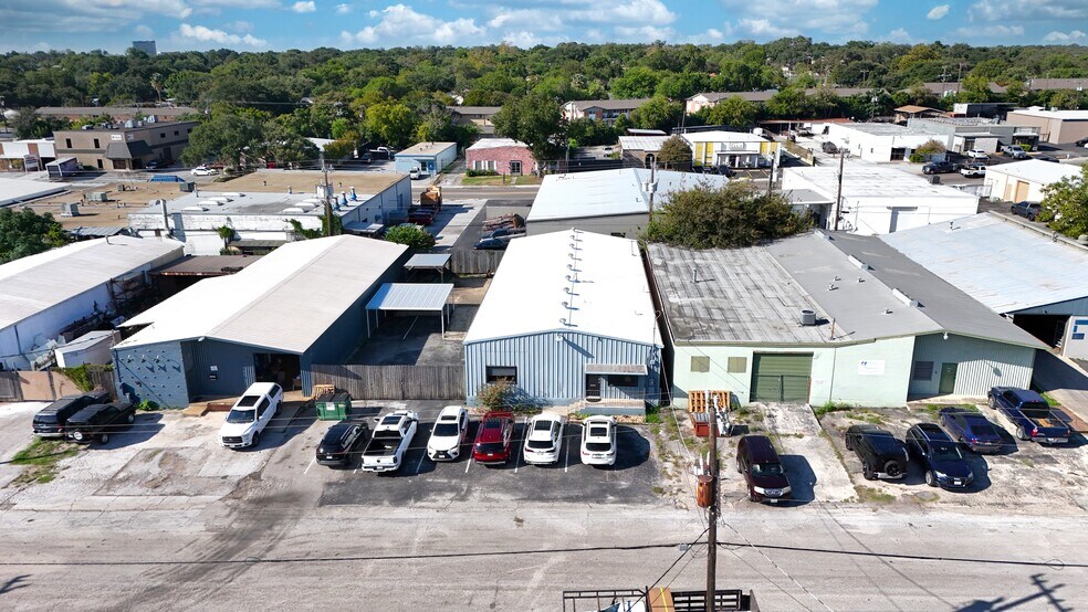 106 W Turbo Dr, San Antonio, TX à vendre - Photo de l’immeuble – Image 2 sur 17