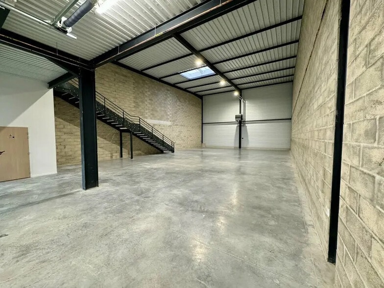 Local d’activités dans Roissy-en-France à louer - Photo intérieure – Image 2 sur 7