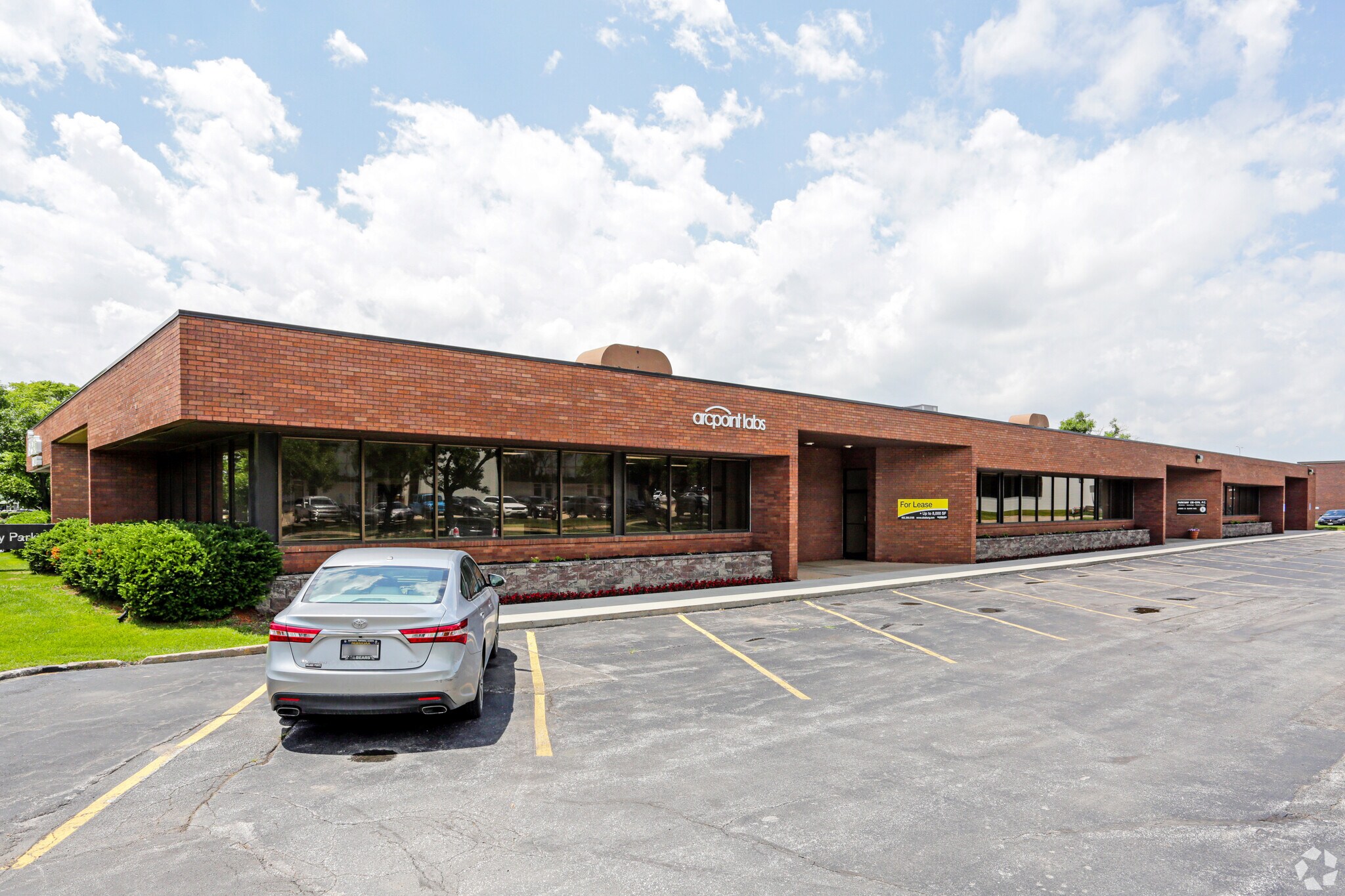 310 Regency Parkway Dr, Omaha, NE à louer Photo principale– Image 1 sur 13