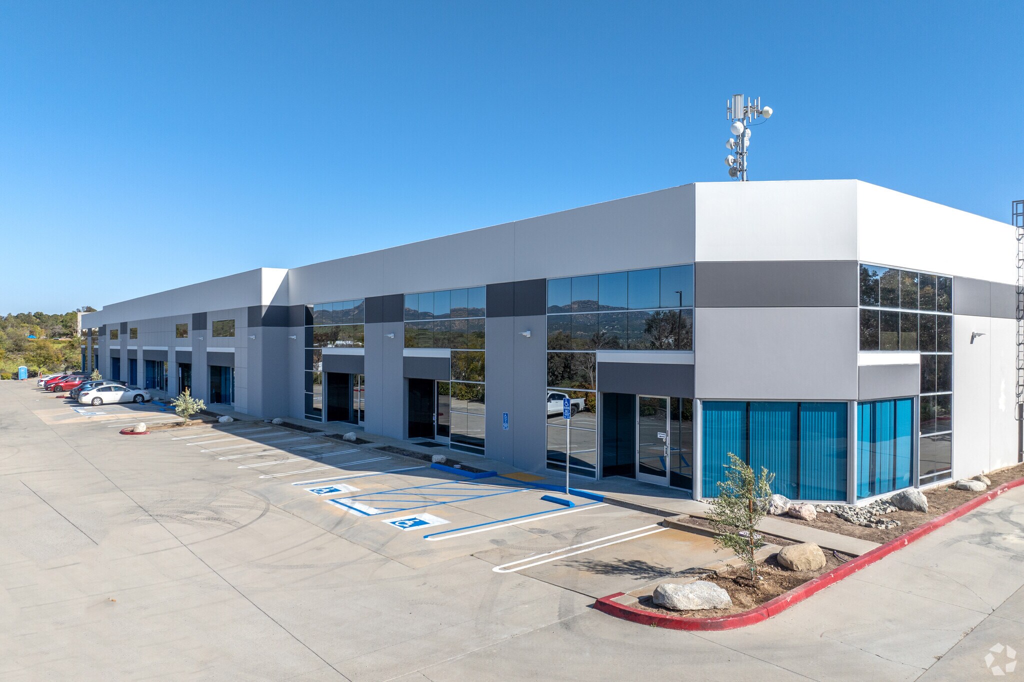 12760 Danielson Ct, Poway, CA à louer Photo principale– Image 1 sur 11