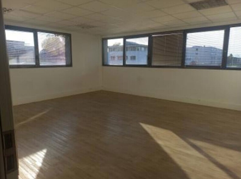 8 Impasse Rudolf Diesel, Mérignac à louer - Photo de l’immeuble – Image 3 sur 4