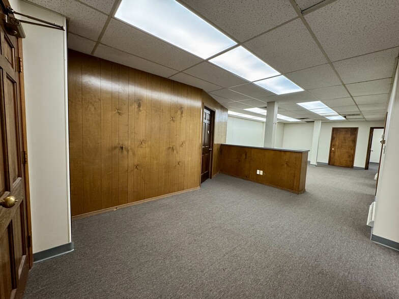 425 S Adams St, Green Bay, WI à louer - Photo de l’immeuble – Image 3 sur 20