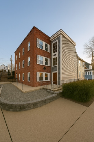 Plus de détails pour 30 E Main St, Webster, MA - Local commercial à louer