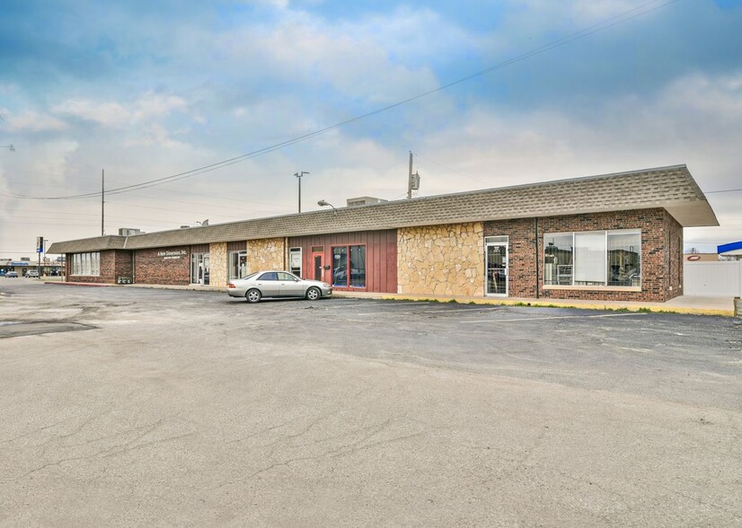 2420 S Seneca St, Wichita, KS à louer - Photo de l’immeuble – Image 2 sur 4