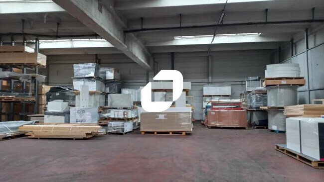 Plus de détails pour Local d'activités à louer