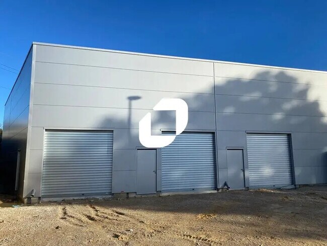 Plus de détails pour Local d'activités à louer