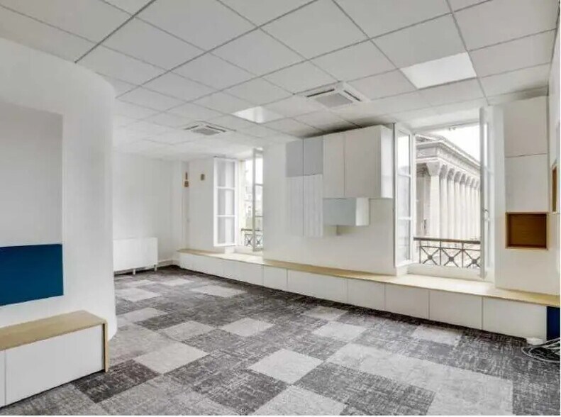 31 Place De La Madeleine, Paris à louer - Photo de l’immeuble – Image 3 sur 10