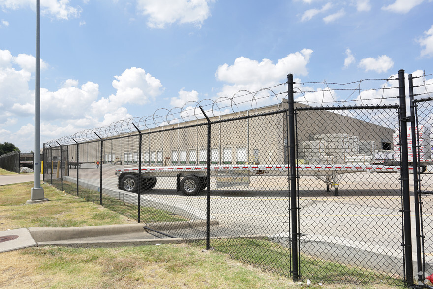 1102 State Highway 161, Grand Prairie, TX à louer - Photo de l’immeuble – Image 3 sur 9