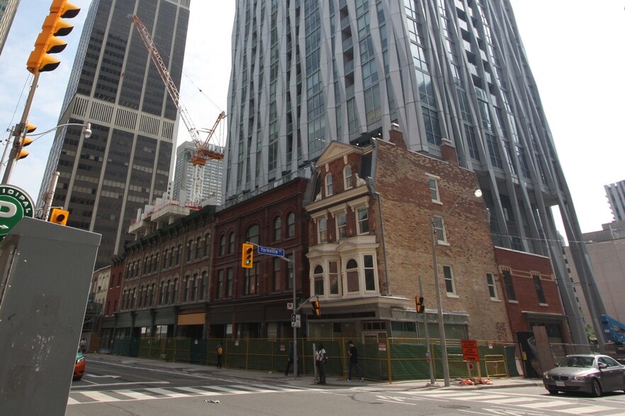 1 Yorkville Av, Toronto, ON à vendre - Photo de l’immeuble – Image 3 sur 6