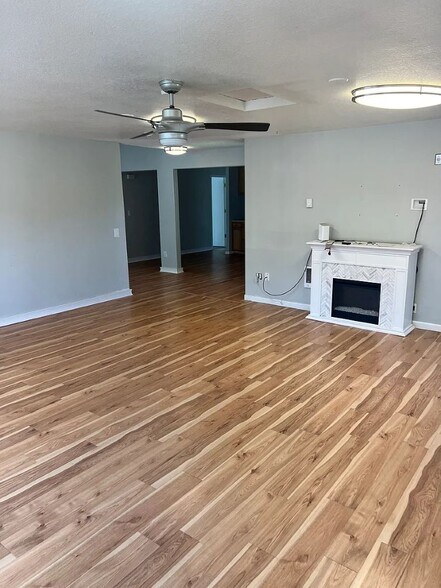 15829 SW 1st St, Sherwood, OR à louer - Photo de l’immeuble – Image 3 sur 31