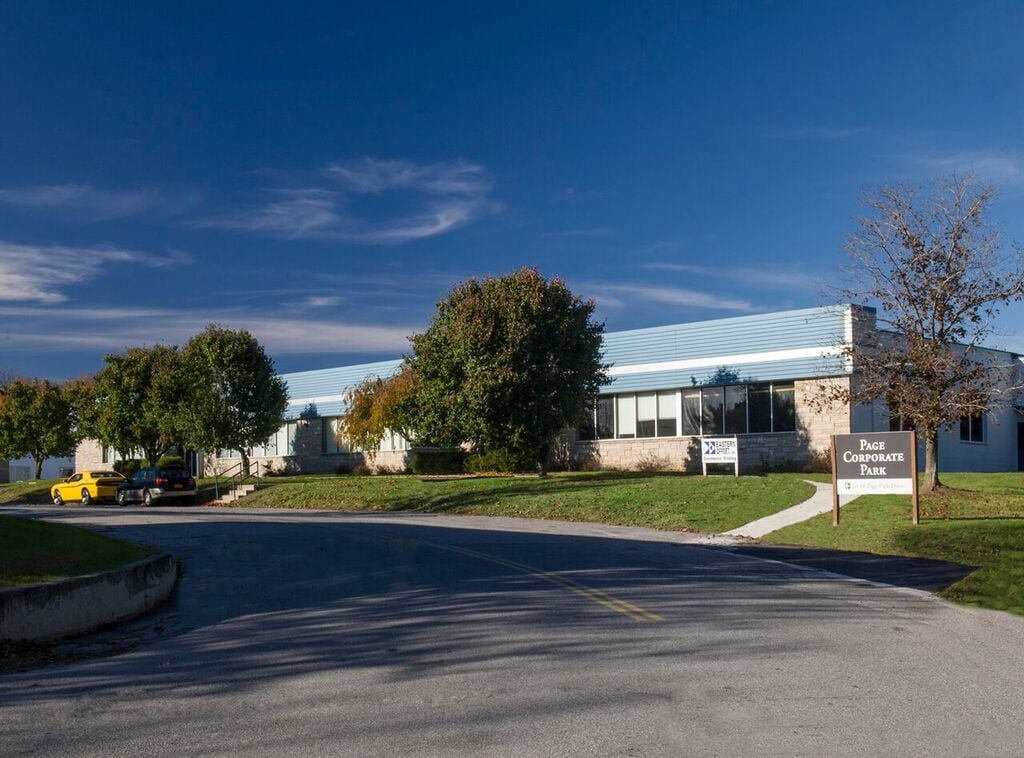 59-71 Page Park Dr, Poughkeepsie, NY à louer Photo principale– Image 1 sur 6