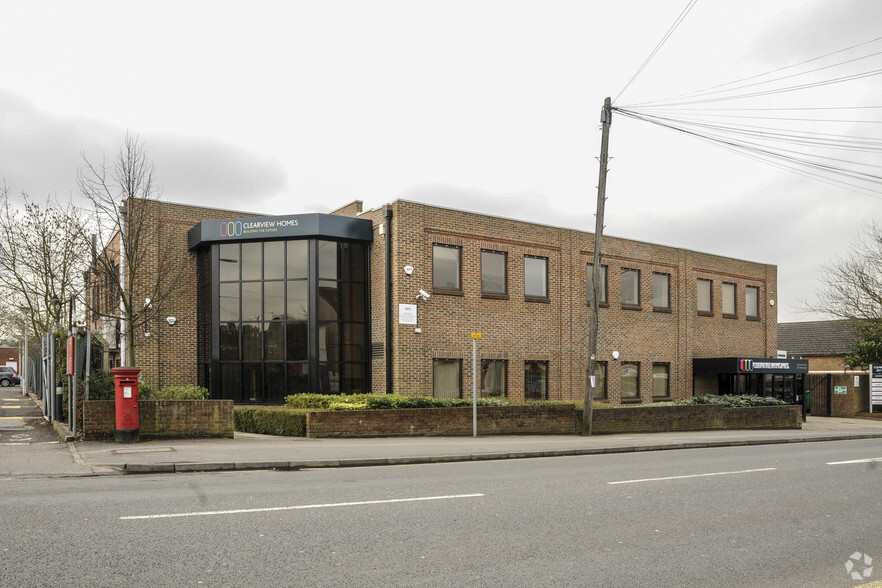 201 Pinner Rd, Northwood à louer - Photo de l’immeuble – Image 3 sur 3
