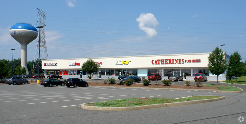 1090-1100 US Highway 9, Old Bridge, NJ à louer - Photo de l’immeuble – Image 3 sur 7
