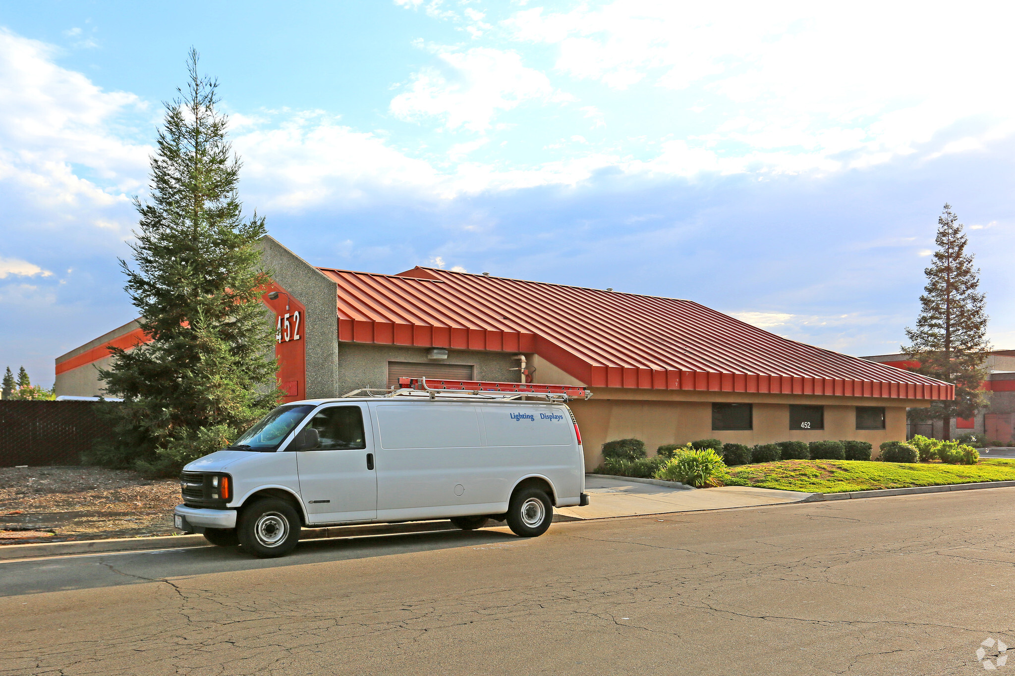 452 W Bedford Ave, Fresno, CA à louer Photo de l’immeuble– Image 1 sur 7