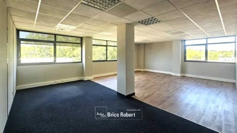 11-13 Rue Des Aulnes, Champagne-au-Mont-d'Or à louer - Photo de l’immeuble – Image 2 sur 8