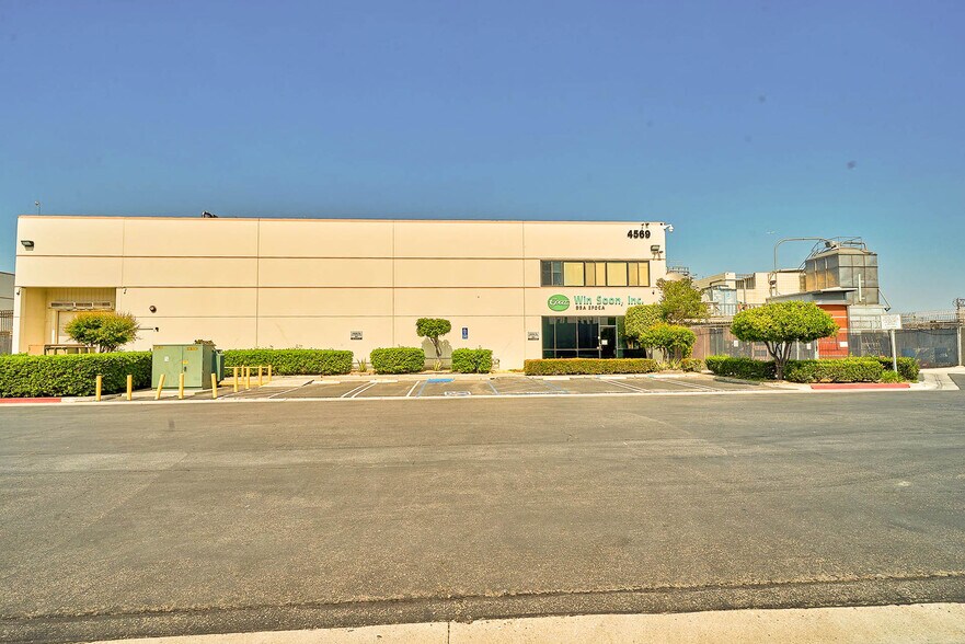 Firestone Blvd Portfolio, owner occupied portefeuille de 3 biens à vendre sur LoopNet.fr - Photo de l’immeuble – Image 3 sur 19