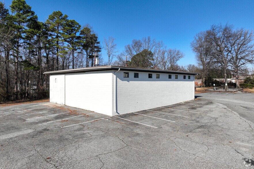 501 W Camel St, Greensboro, NC à louer - Photo de l’immeuble – Image 2 sur 7