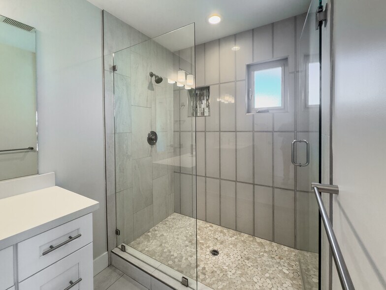 1420 Pacific Beach Dr, San Diego, CA à vendre - Photo de l’immeuble – Image 2 sur 48