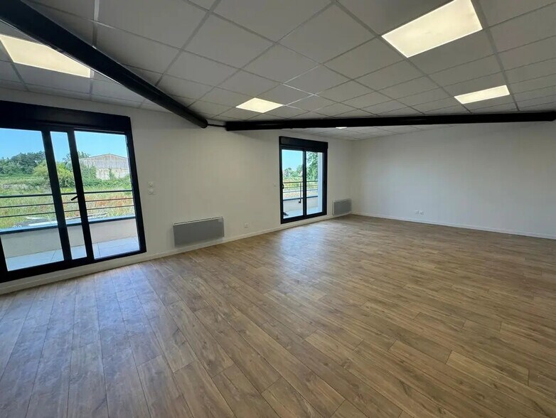 Local d'activités dans Hérouville-en-Vexin à vendre - Photo de l’immeuble – Image 3 sur 5