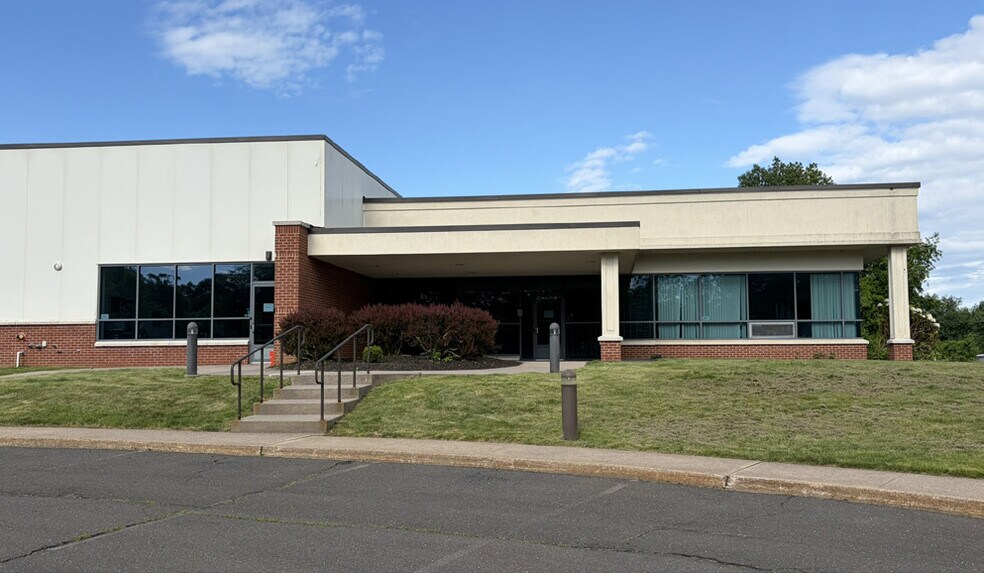 119 White Oak Dr, Berlin, CT à louer - Photo de l’immeuble – Image 2 sur 26