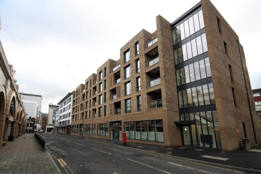 16-22 Cromwell Rd, Redhill à louer - Photo de l’immeuble – Image 1 sur 1