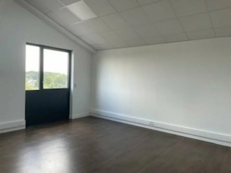 Bureau dans Vannes à louer - Photo principale – Image 1 sur 8