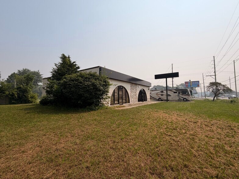 1500 W 37th Ave, Hobart, IN à louer - Photo de l’immeuble – Image 2 sur 9