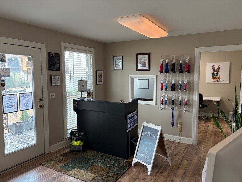 2705 Greystone Rd, Nashville, TN à louer - Photo de l’immeuble – Image 3 sur 4