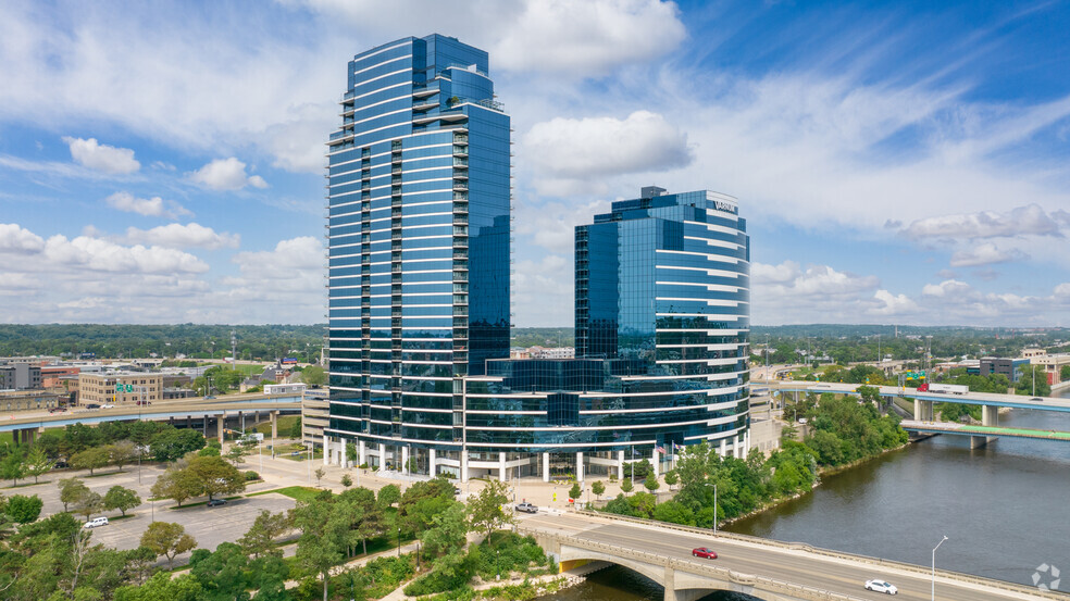 333 Bridge St NW, Grand Rapids, MI à louer - Photo principale – Image 1 sur 32
