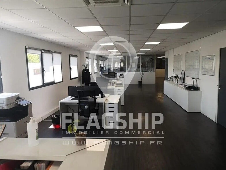 Bureau dans Neuilly-Plaisance à vendre - Photo de l’immeuble – Image 3 sur 9