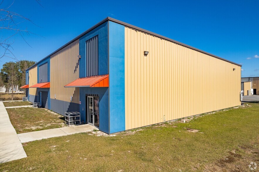 3875-3885 Correia Dr, Zephyrhills, FL à louer - Photo de l’immeuble – Image 3 sur 5